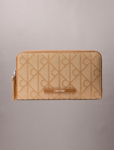 Женские кошельки Calvin Klein Allover Emblem Logo Passport Wallet