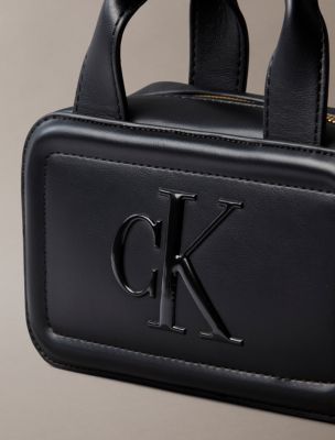 Женские сумки Calvin Klein Bold Monogram Bauletto — фото 4