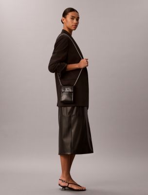 Женская сумка Calvin Klein Emblem Hardware Phone Crossbody, цвет: Чёрный — фото 4