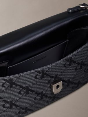 Женская сумка Calvin Klein Monogram Jacquard Flap Phone Crossbody, цвет: Асфальтовый / Чёрный — фото 3