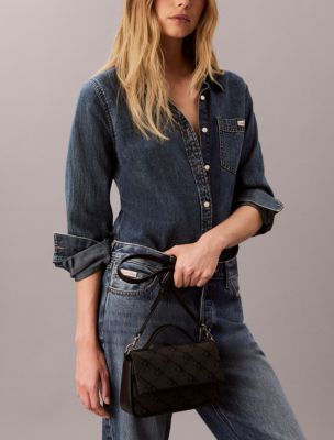 Женская сумка Calvin Klein Monogram Jacquard Flap Phone Crossbody, цвет: Асфальтовый / Чёрный — фото 4