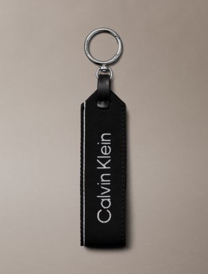 Женский брелок Calvin Klein Iconic Waistband Bag Charm, цвет: Чёрный — фото 1