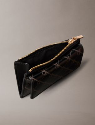 Женские кошельки Calvin Klein Coated Monogram Zip Flap Card Case — фото 2