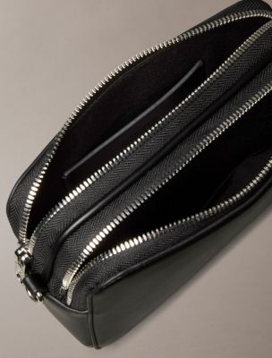 Женские сумки Calvin Klein Embossed Logo Crossbody — фото 3