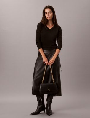 Женская сумка Calvin Klein Monogram Hardware Chain Shoulder, цвет: Чёрный — фото 4