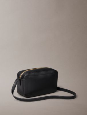 Женские сумки Calvin Klein Embossed Monogram Camera — фото 2