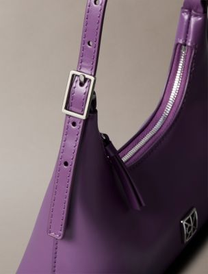 Женские сумки Calvin Klein Emblem Logo Leather Small Shoulder — фото 4