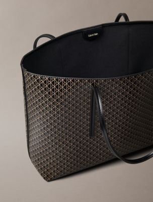 Женские сумки Calvin Klein Allover Emblem Logo with Pouch — фото 3
