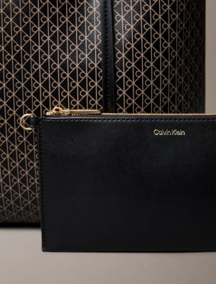 Женские сумки Calvin Klein Allover Emblem Logo Small with Pouch — фото 4