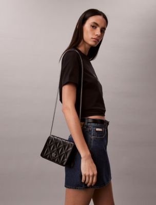 Женские сумки Calvin Klein Quilted Emblem Logo Mini Chain — фото 5