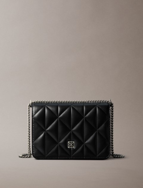 Женские сумки Calvin Klein Quilted Emblem Logo Mini Chain