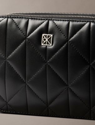 Женские сумки Calvin Klein Quilted Emblem Logo Camera — фото 4