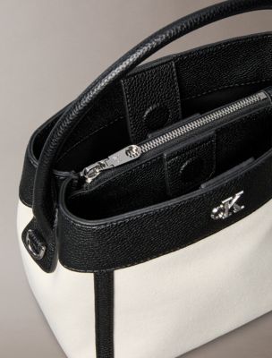 Женские сумки Calvin Klein Monogram Canvas Bucket — фото 3