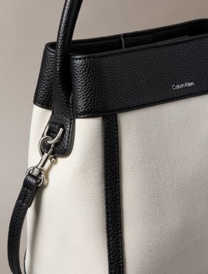 Женские сумки Calvin Klein Monogram Canvas Bucket — фото 4