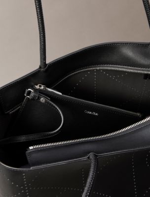Женские сумки Calvin Klein Perforated Emblem Logo — фото 3