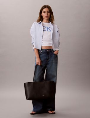 Женские сумки Calvin Klein Perforated Emblem Logo — фото 5