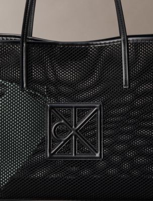 Женские сумки Calvin Klein Emblem Logo Mesh Small — фото 4