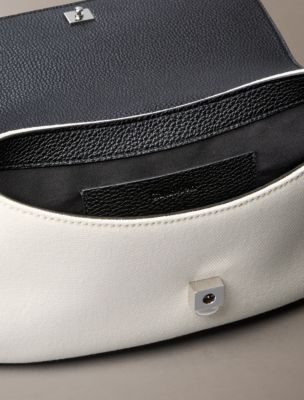 Женские сумки Calvin Klein Monogram Canvas Handle Shoulder — фото 3