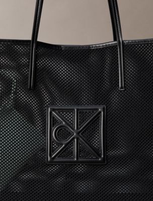 Женские сумки Calvin Klein Emblem Logo Mesh Large — фото 4