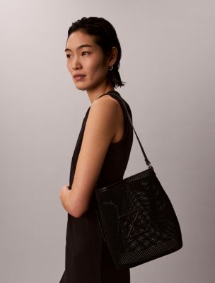 Женские сумки Calvin Klein Emblem Mesh Bucket — фото 4