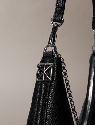 Женские сумки Calvin Klein Emblem Logo Hardware Pebble Shoulder — фото 4