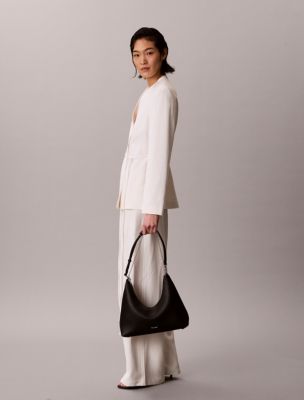 Женские сумки Calvin Klein Emblem Logo Hardware Pebble Shoulder — фото 5