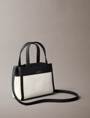 Женские сумки Calvin Klein Monogram Canvas Mini Tote Crossbody — фото 2