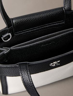 Женские сумки Calvin Klein Monogram Canvas Mini Tote Crossbody — фото 3