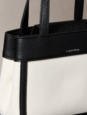 Женские сумки Calvin Klein Monogram Canvas Mini Tote Crossbody — фото 4