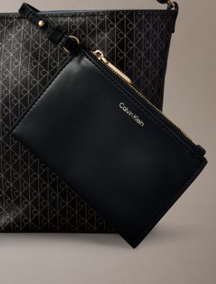 Женские сумки Calvin Klein Allover Emblem Logo Small Bucket with Pouch — фото 4