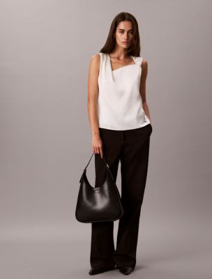 Женские сумки Calvin Klein Monogram Hardware Curved Shoulder — фото 4