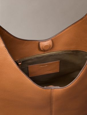 Женские сумки Calvin Klein Slouchy Leather Medium Shoulder — фото 3