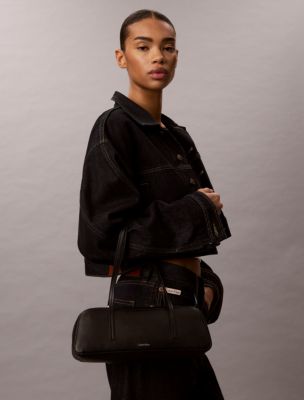 Женские сумки Calvin Klein Foil Logo Slim Shoulder — фото 4