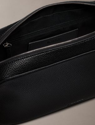 Женские сумки Calvin Klein Logo Strap Camera — фото 3