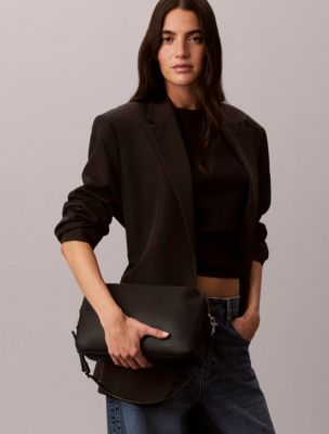 Женские сумки Calvin Klein Logo Strap Camera — фото 4