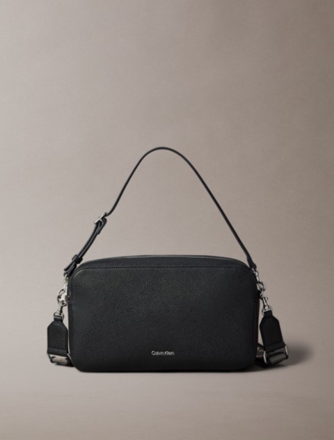 Женские сумки Calvin Klein Logo Strap Camera