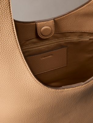Женские сумки Calvin Klein Logo Strap Shoulder — фото 3