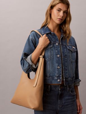 Женские сумки Calvin Klein Logo Strap Shoulder — фото 4