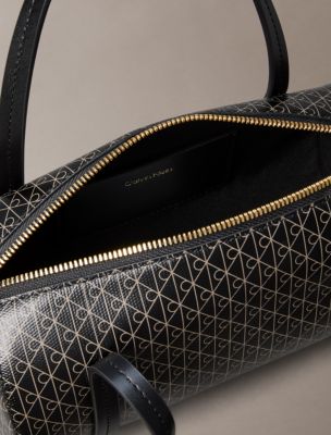 Женские сумки Calvin Klein Emblem Logo Small Duffle — фото 3