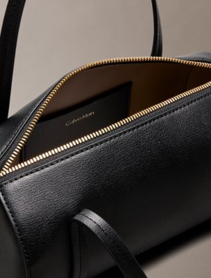Женские сумки Calvin Klein Foil Logo Small Duffle — фото 3