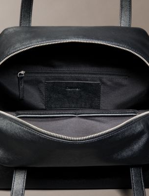 Женские сумки Calvin Klein Embossed Monologo Pocket — фото 3