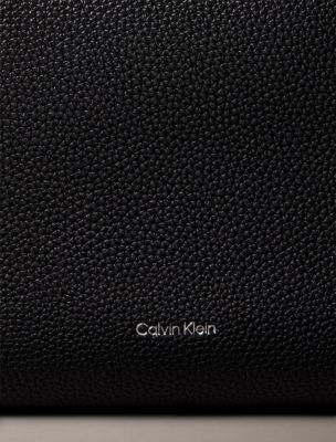 Женские сумки Calvin Klein Pebble Grain Large Slouchy — фото 4