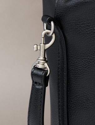 Женские сумки Calvin Klein Pebble Grain Bucket — фото 4