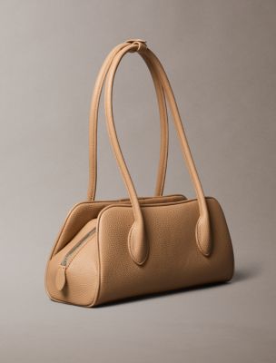 Женские сумки Calvin Klein Emblem Logo Shoulder — фото 2