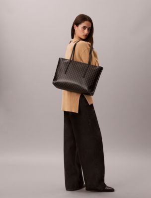 Женская сумка Calvin Klein Coated Monogram Zip, цвет: Чёрный / Кофейный — фото 4