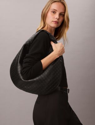 Женская сумка Calvin Klein Monogram Embossed Shoulder, цвет: Чёрный — фото 4