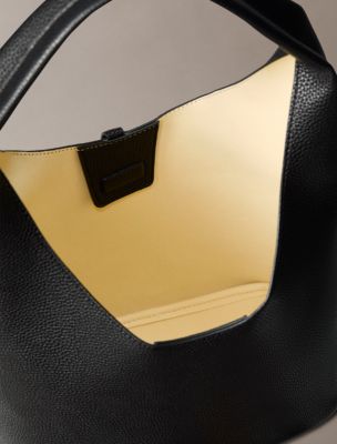 Женские сумки Calvin Klein CK Lock Medium Shoulder — фото 3
