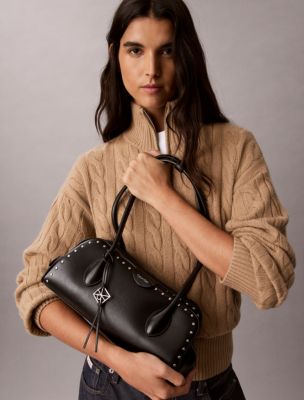 Женская сумка Calvin Klein Emblem Logo Studded Shoulder, цвет: Чёрный — фото 4