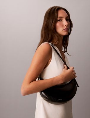 Женская сумка Calvin Klein Hardware Monogram Crescent Shoulder, цвет: Чёрный — фото 4