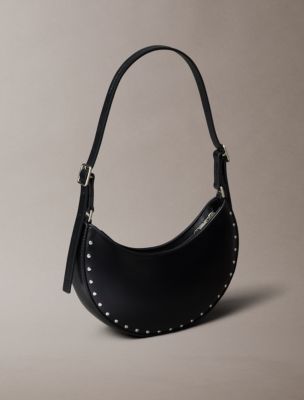 Женская сумка Calvin Klein Hardware Monogram Studded Crescent Shoulder, цвет: Чёрный — фото 2